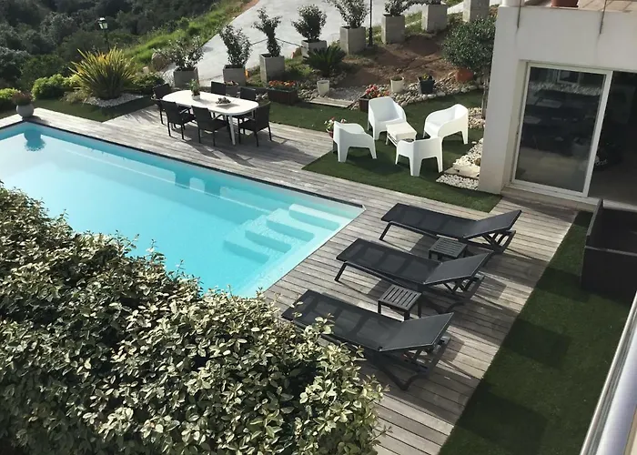 בית נופש Piscine Vue *